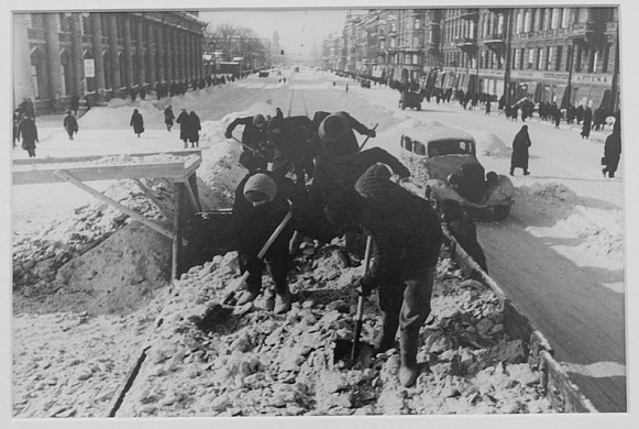 В Плесе открылась выставка легендарного фотолетописца войны